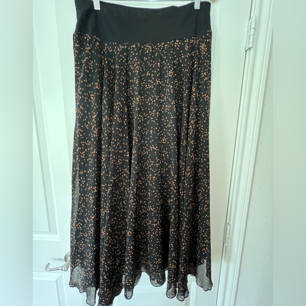 Flowing skirt black with orange print